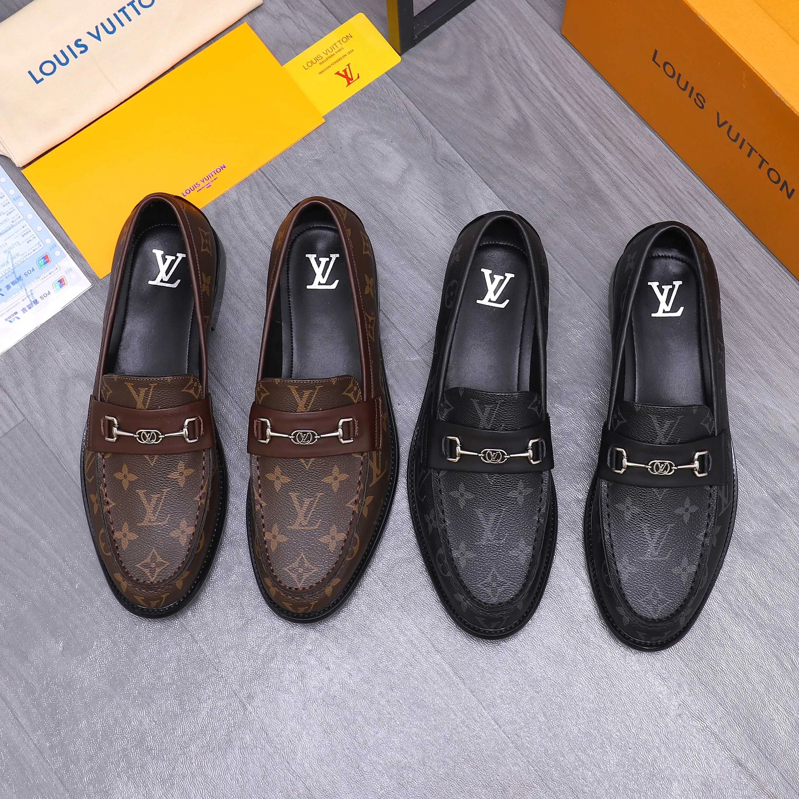 Men's shoes 💰660 Product trademark: LV [Louis Vuitton] business casual slip-on leather shoes, regular size. Size: 39-44 (38.45 custom-made, non-returnable) Product materials: Selected classic printed upper, cowhide lining, original outsole